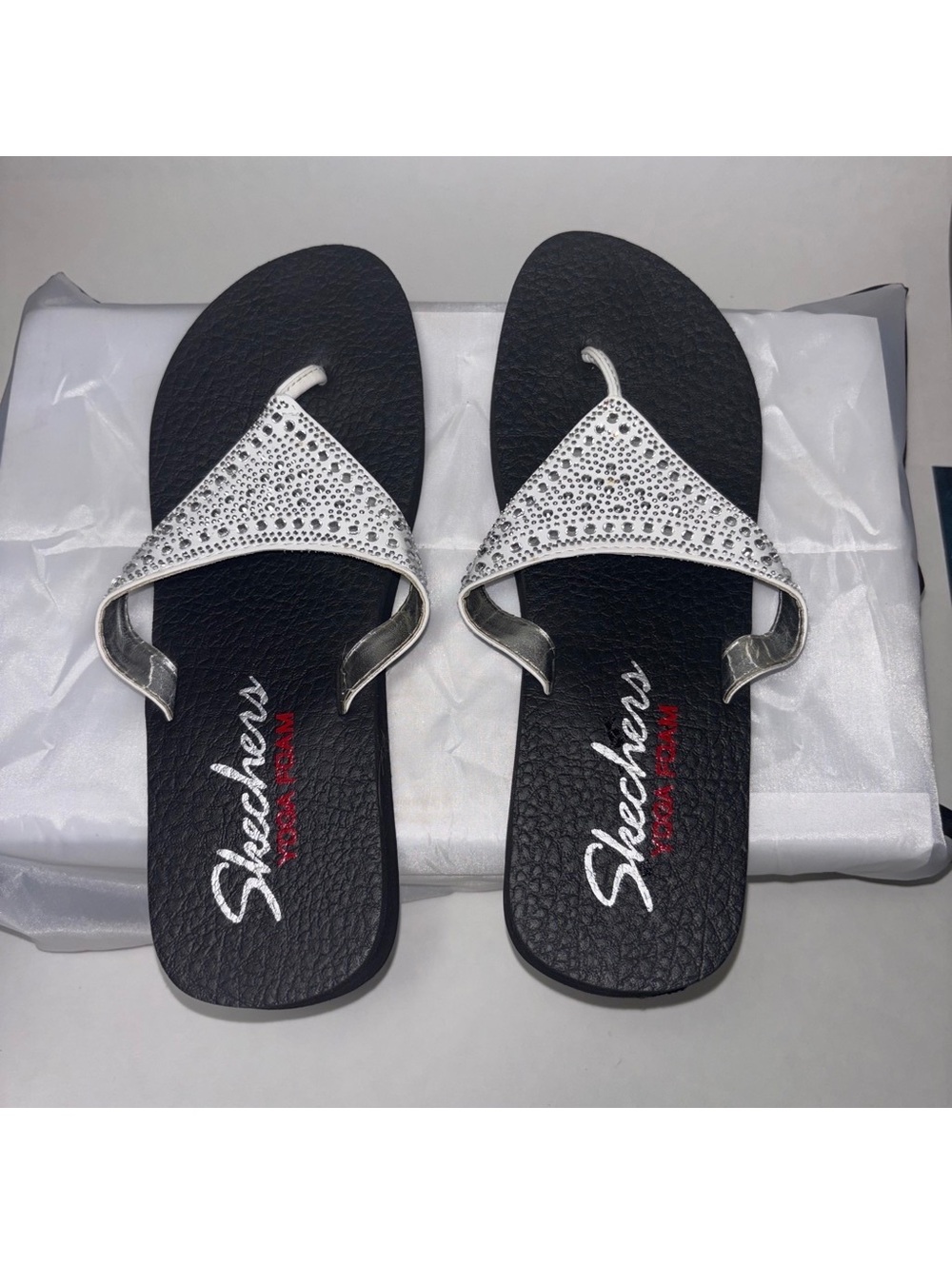 Skechers Yoga Foam Black and White Thong Sandals with Rhinestones Size 8